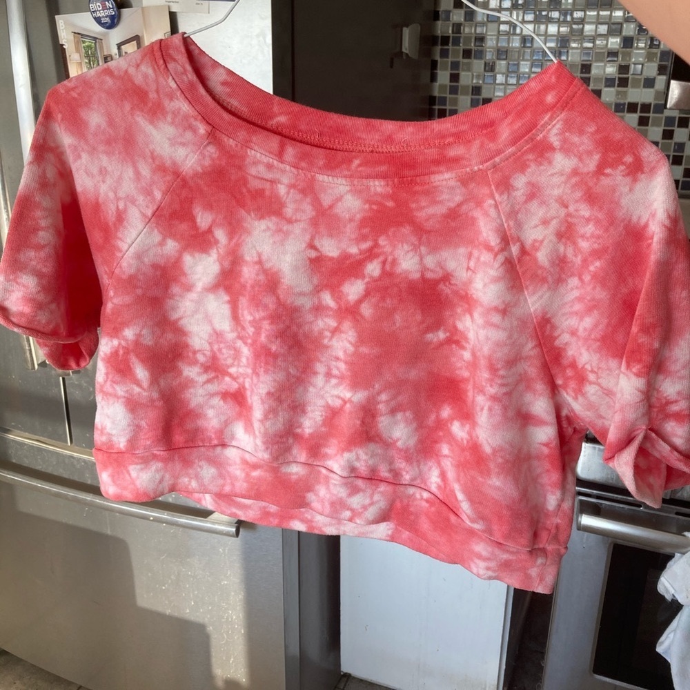 Pink tie dye cropped shirt
